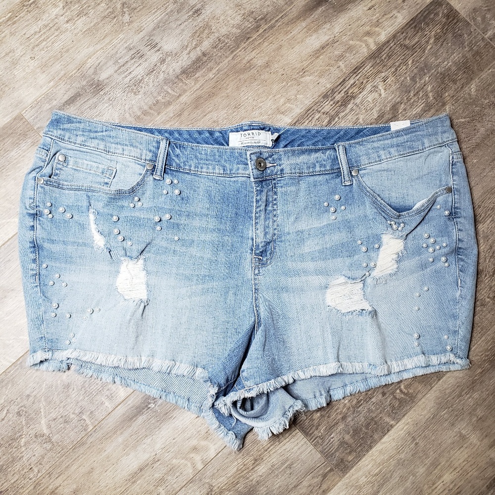 NWT Torrid Pearl Covered Cut Off Jean Shorts - 26